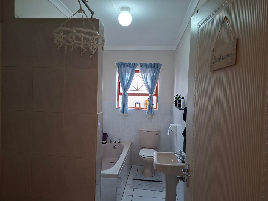3 Bedroom Property for Sale in Strelitzia Park Eastern Cape